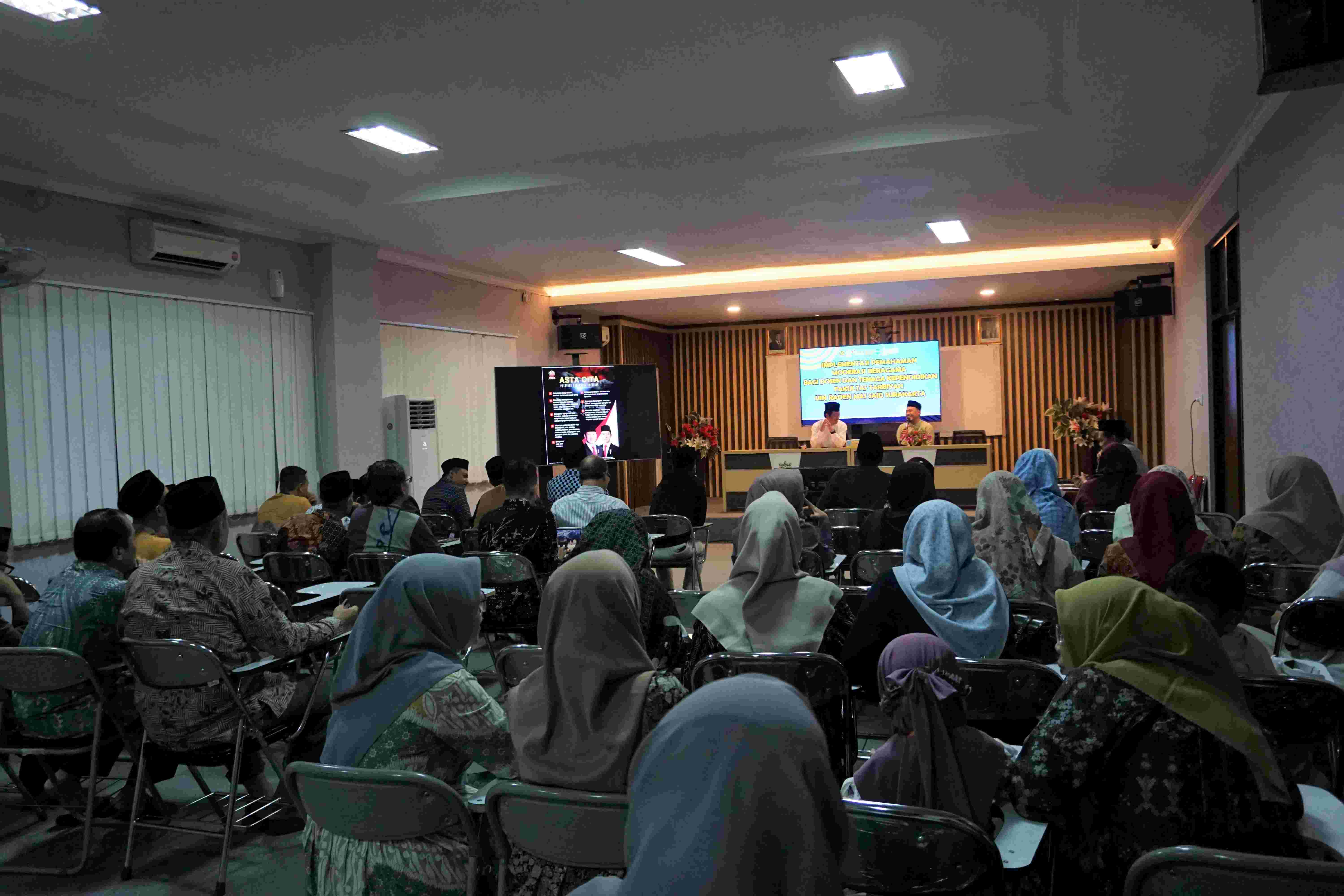 Menguatkan Akar, Mewujudkan Harmoni sebagai Implementasi Pohon Moderasi Beragama bagi Civitas Akademika Fakultas Tarbiyah.